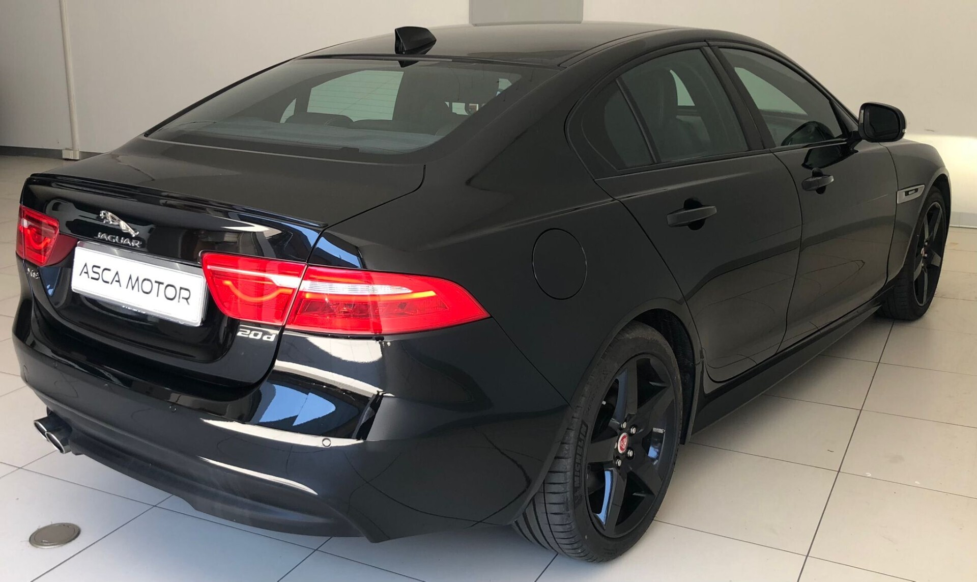 Jaguar XE 2016 desde Italia