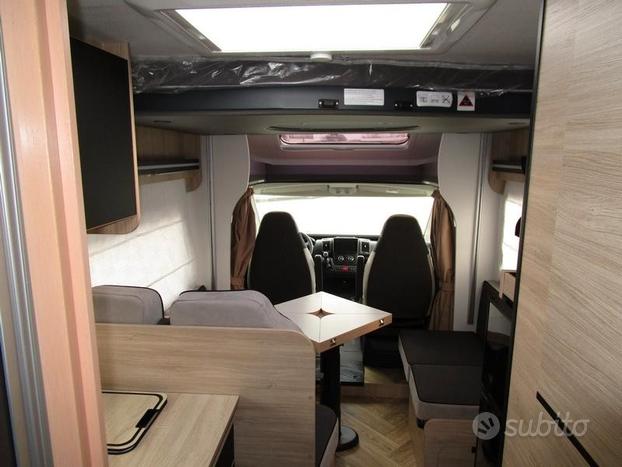 Chausson 724 5/6 posti 4000km garage + basculante
