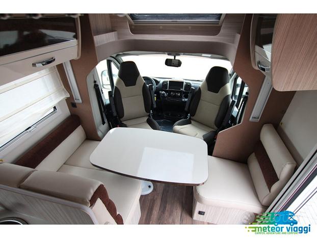 Camper Semintegrale 5 posti Elnagh T-Loft 530