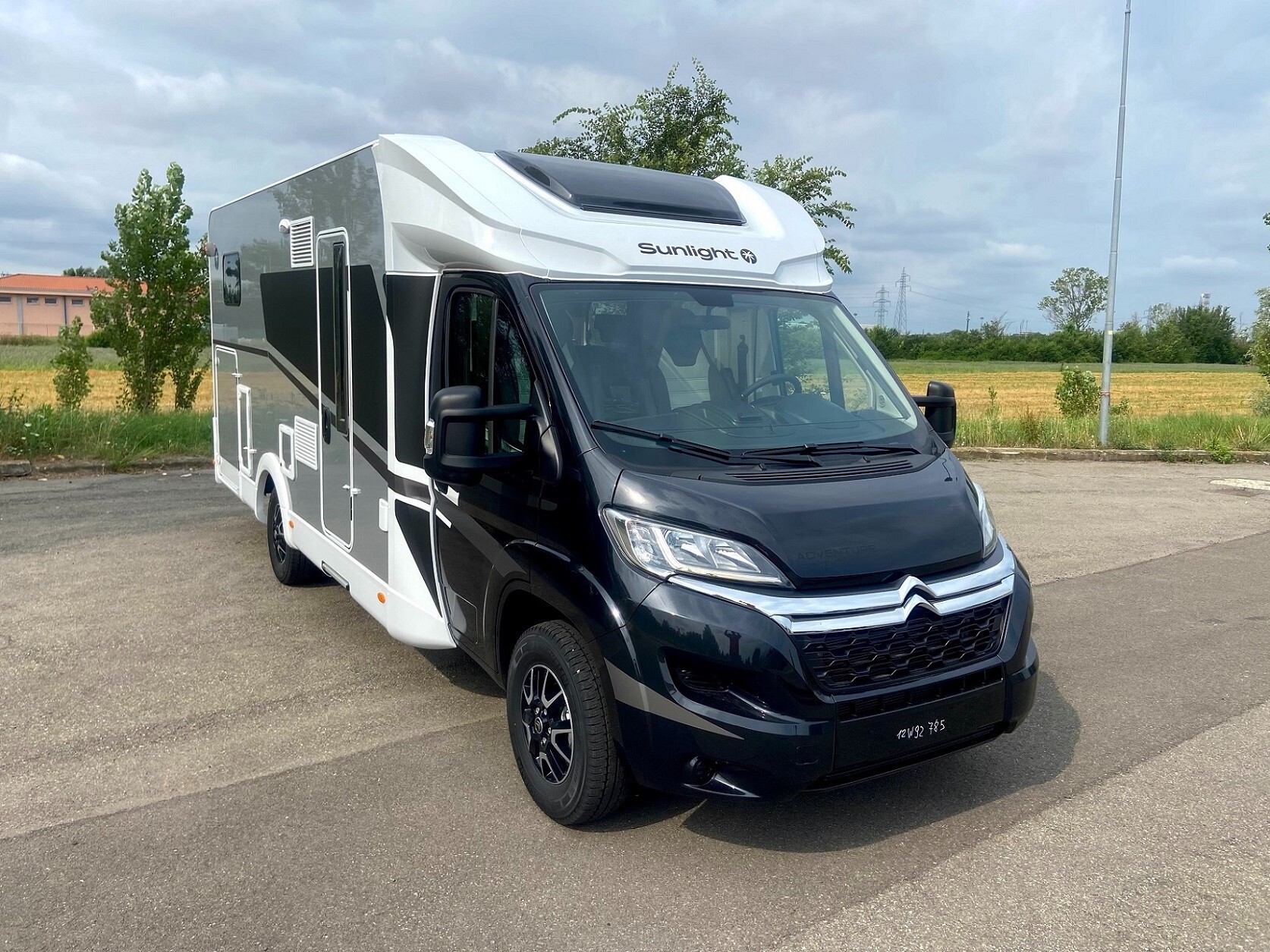 SEMINTEGRALE SUNLIGHT T68 ADVENTURE EDITION