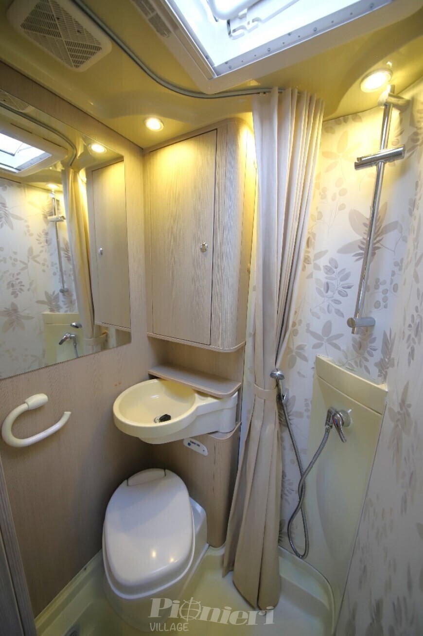 SEMINTEGRALE BURSTNER BREVIO T645