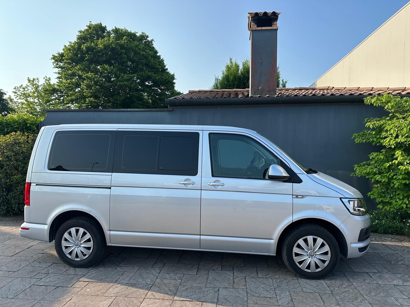 VOLKSWAGEN CARAVELLE