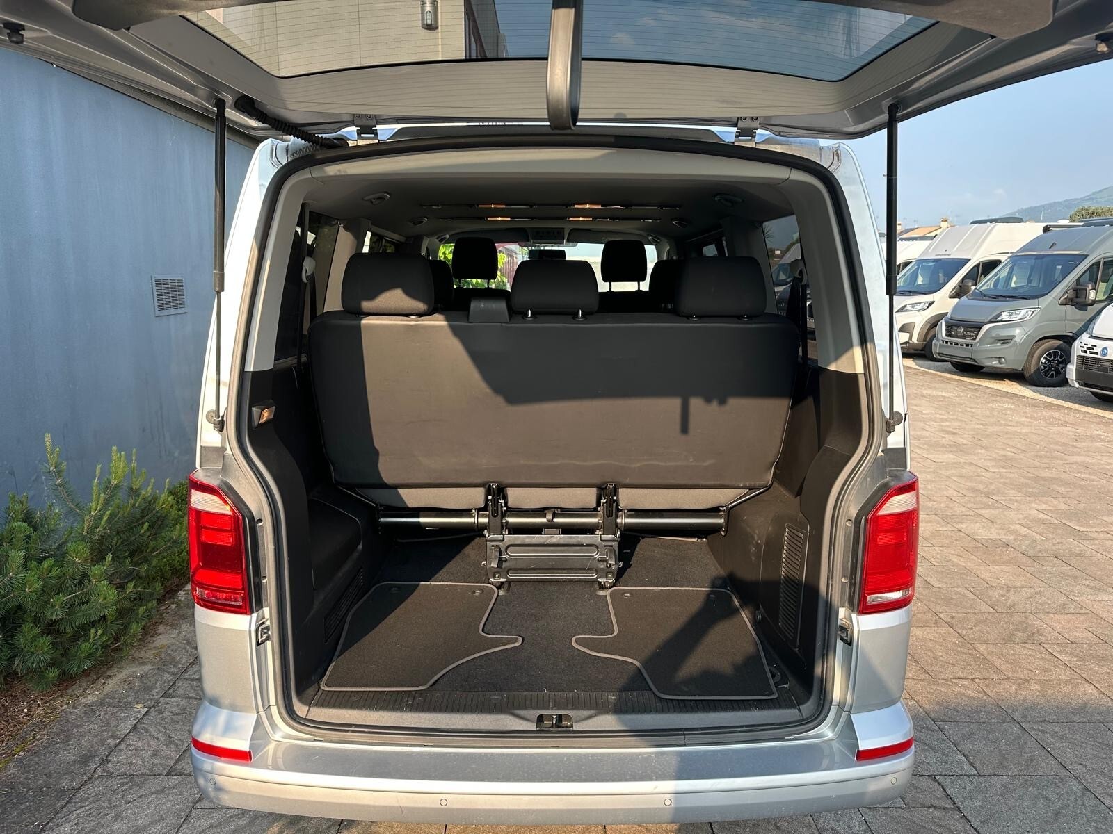 VOLKSWAGEN CARAVELLE