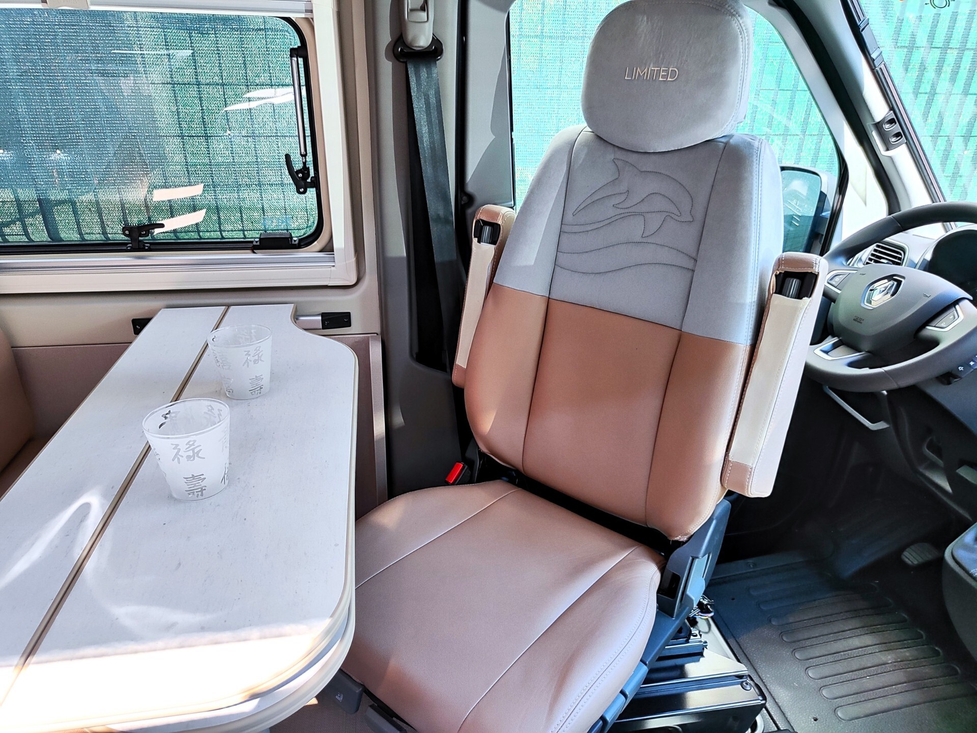 Burstner Delfin C 621 - Furgonato con letti gemell