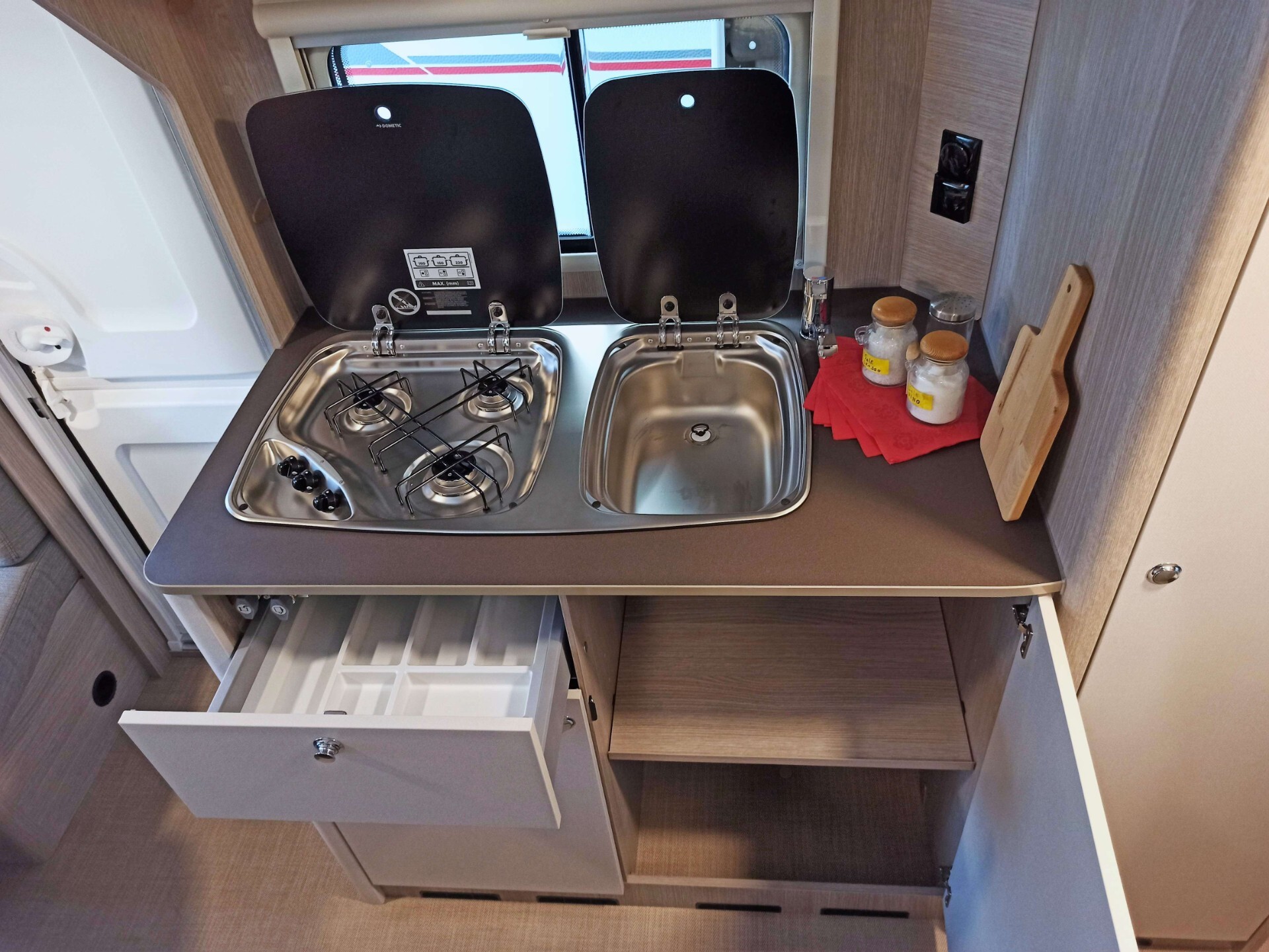 Burstner Premio Life 415 TK - Caravan compatta