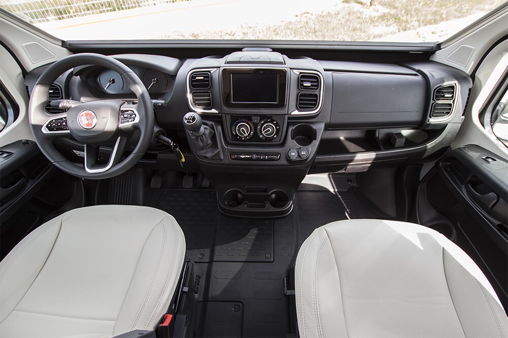 Camper puro Van 2 posti Roller Team Livingstone 2 