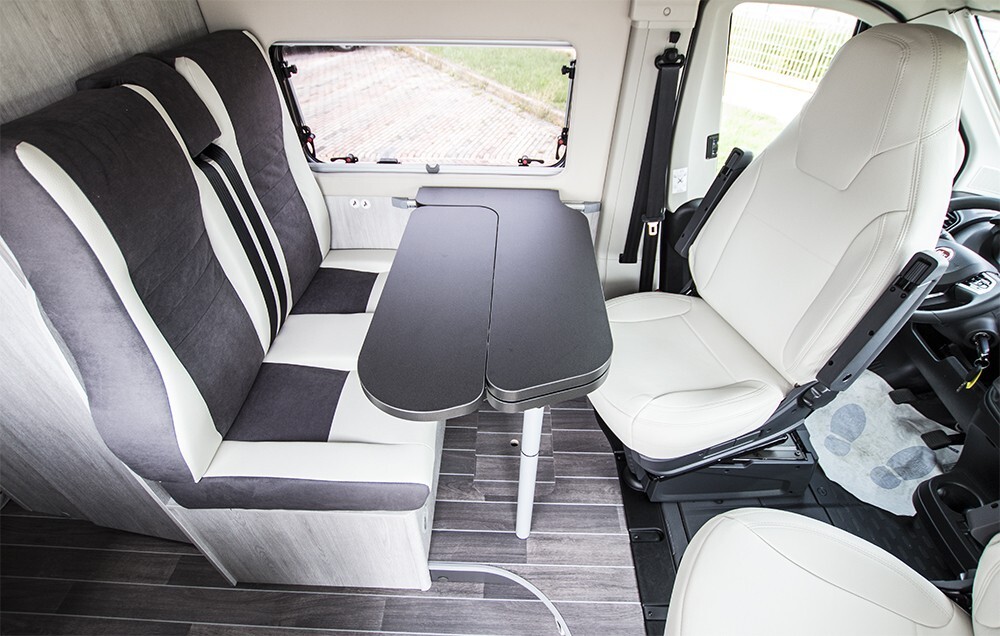 Camper puro Van 2 posti Roller Team Livingstone 2 