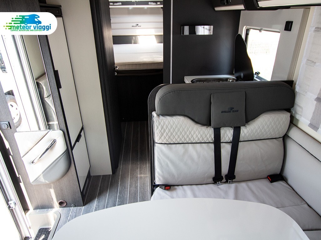 Camper Semintegrale 4 posti Roller Team Kronos 265