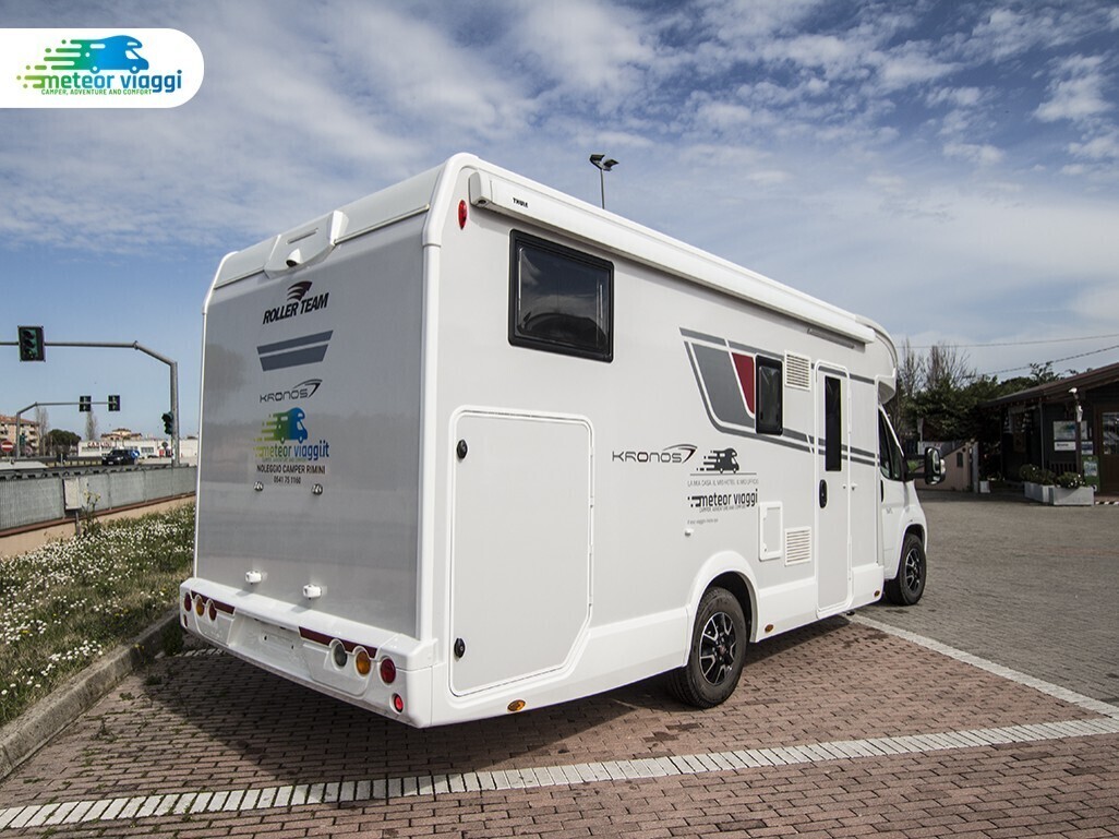 Camper Semintegrale 5 posti Roller Team Kronos 284