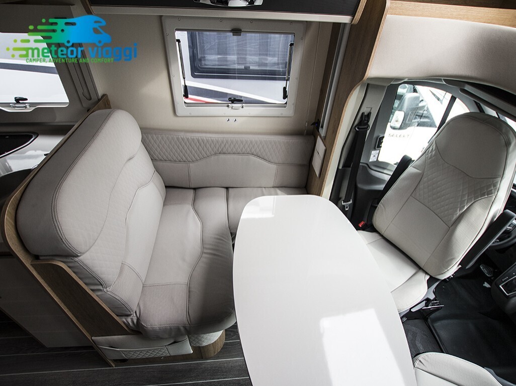 Camper Semintegrale 5 posti Roller Team Kronos 284