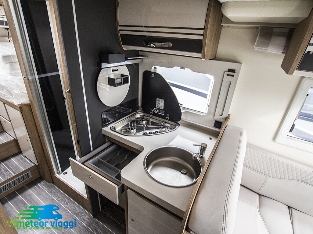 Camper Semintegrale 5 posti Roller Team Kronos 284