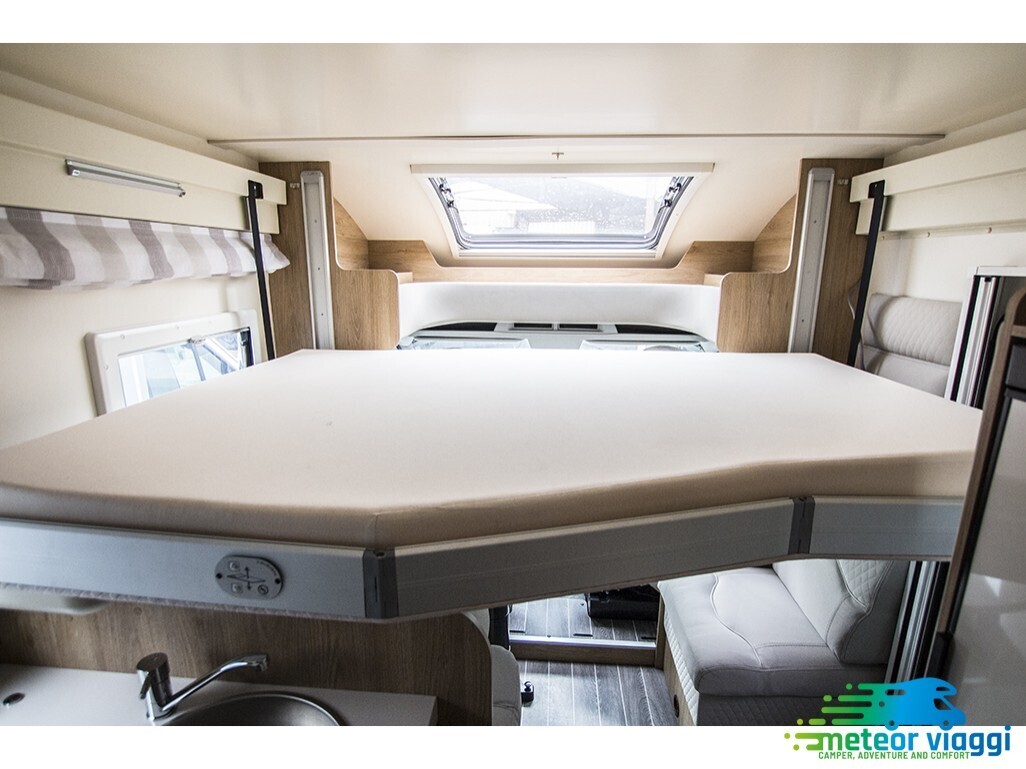 Camper Semintegrale 5 posti Roller Team Kronos 284