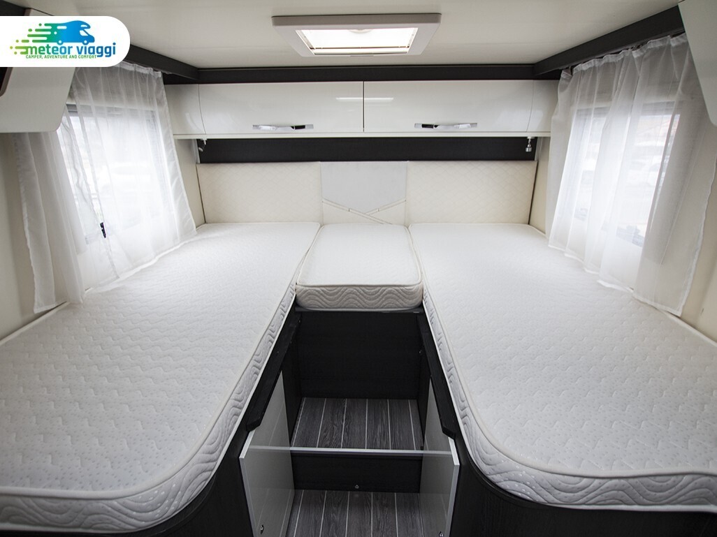 Camper Semintegrale 5 posti Roller Team Kronos 284