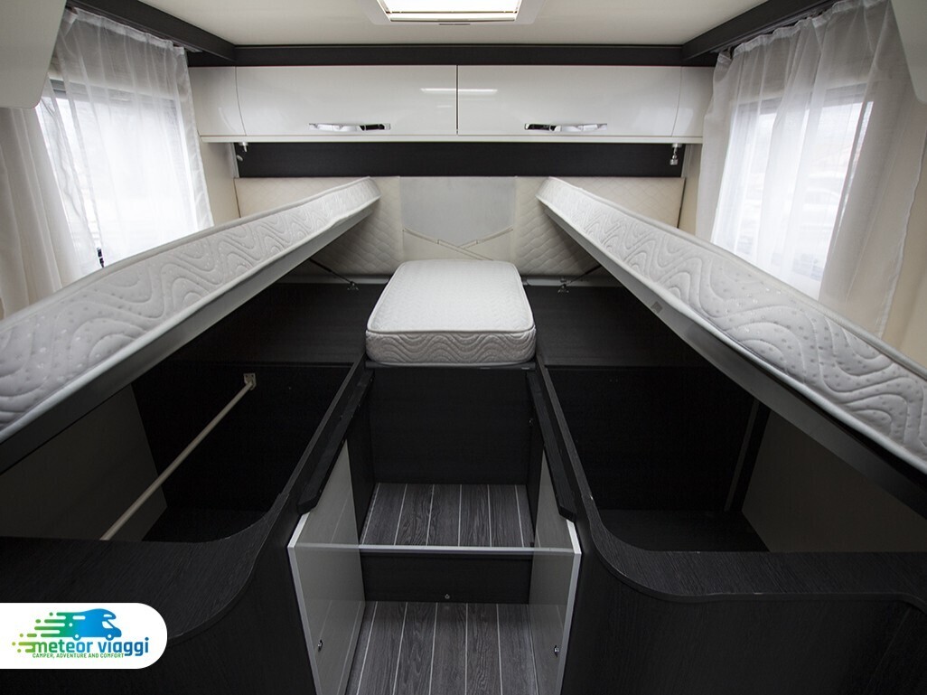 Camper Semintegrale 5 posti Roller Team Kronos 284