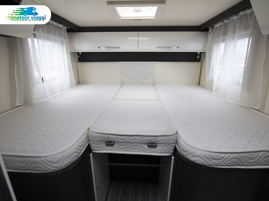 Camper Semintegrale 5 posti Roller Team Kronos 284