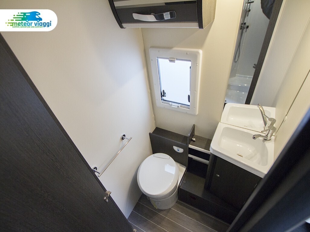 Camper Semintegrale 5 posti Roller Team Kronos 284