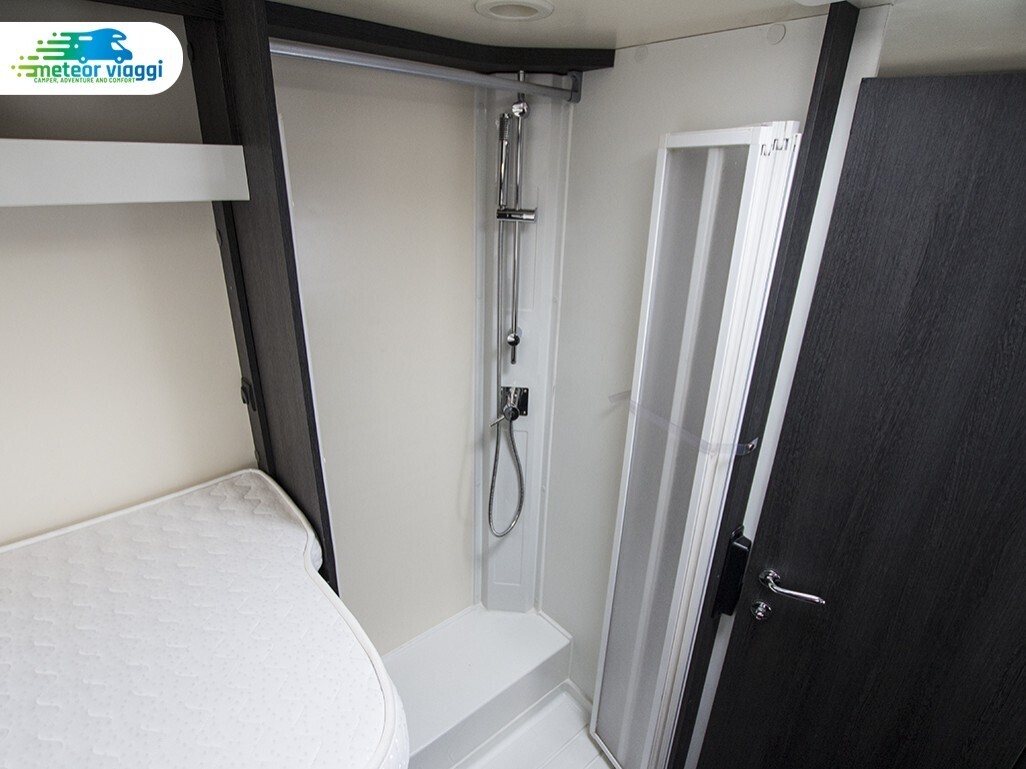 Camper Semintegrale 5 posti Roller Team Kronos 284