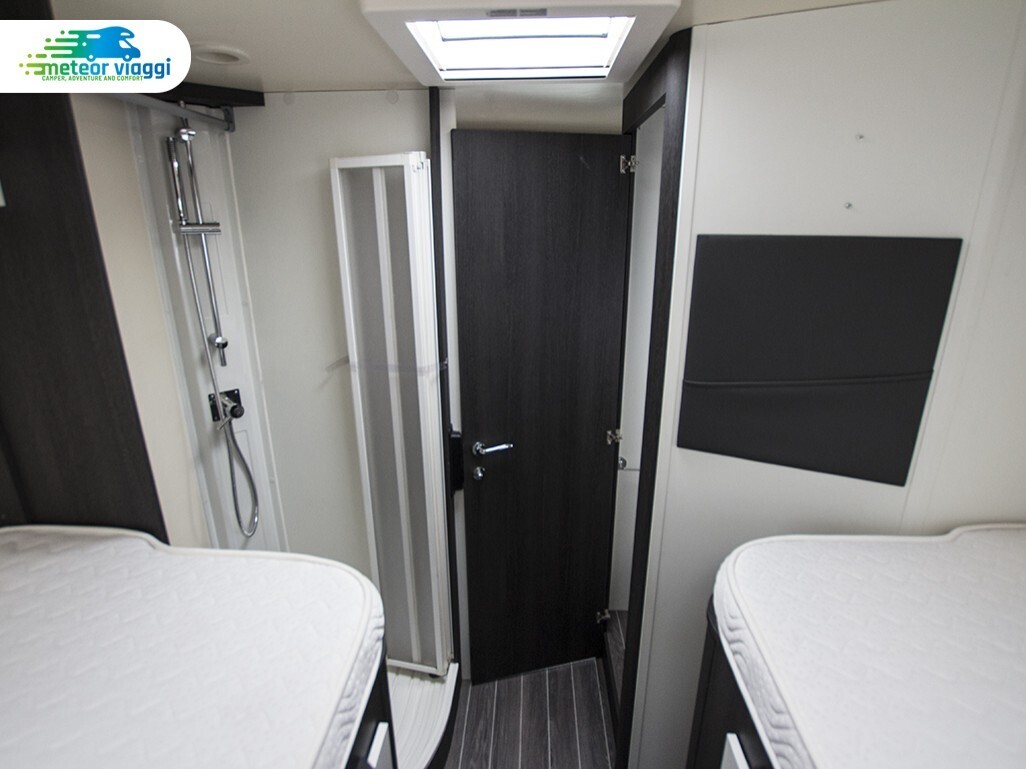 Camper Semintegrale 5 posti Roller Team Kronos 284