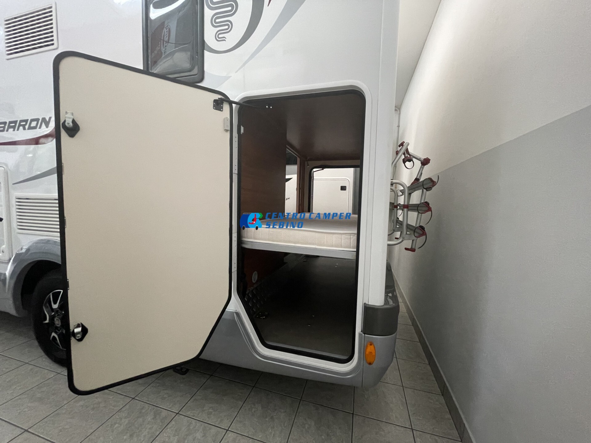 Elnagh Baron 22 camper mansardato 7 posti letto 7 