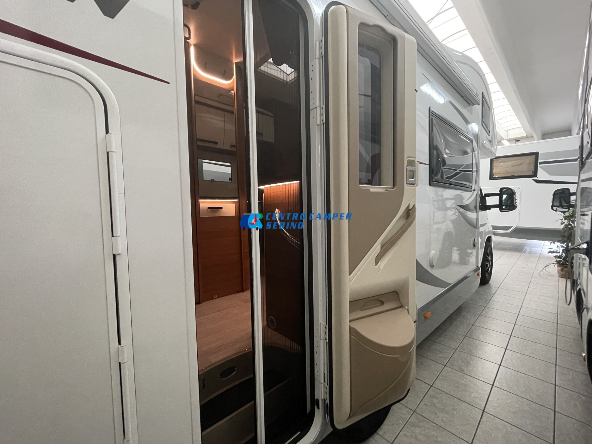 Elnagh Baron 22 camper mansardato 7 posti letto 7 