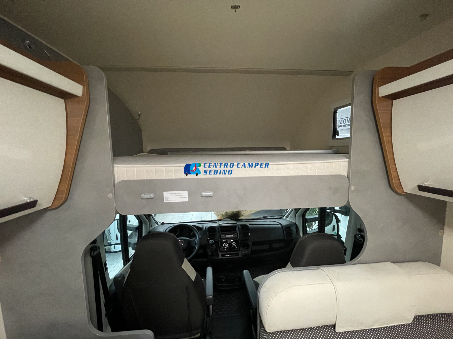 Elnagh Baron 22 camper mansardato 7 posti letto 7 