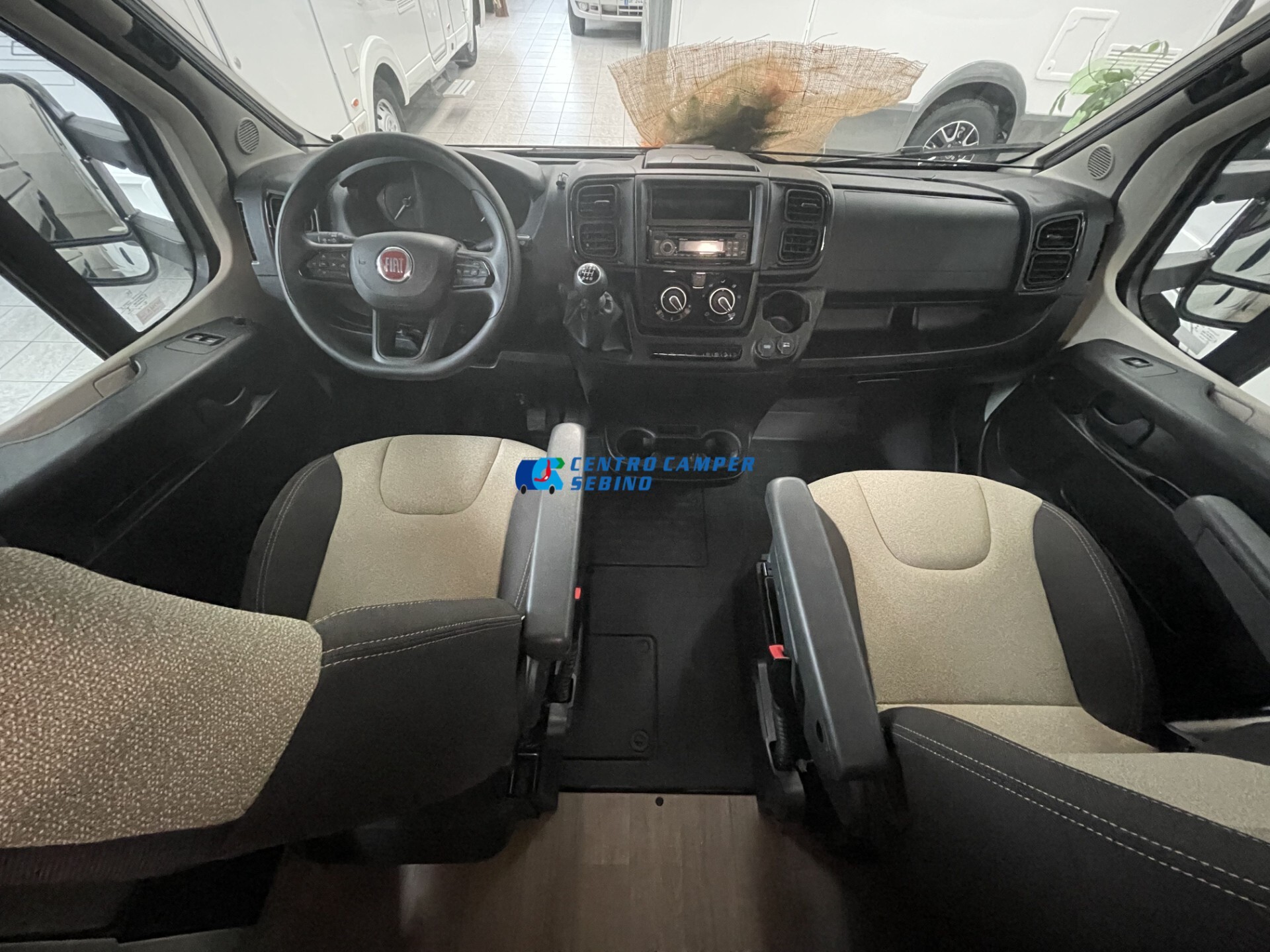 Elnagh Baron 22 camper mansardato 7 posti letto 7 