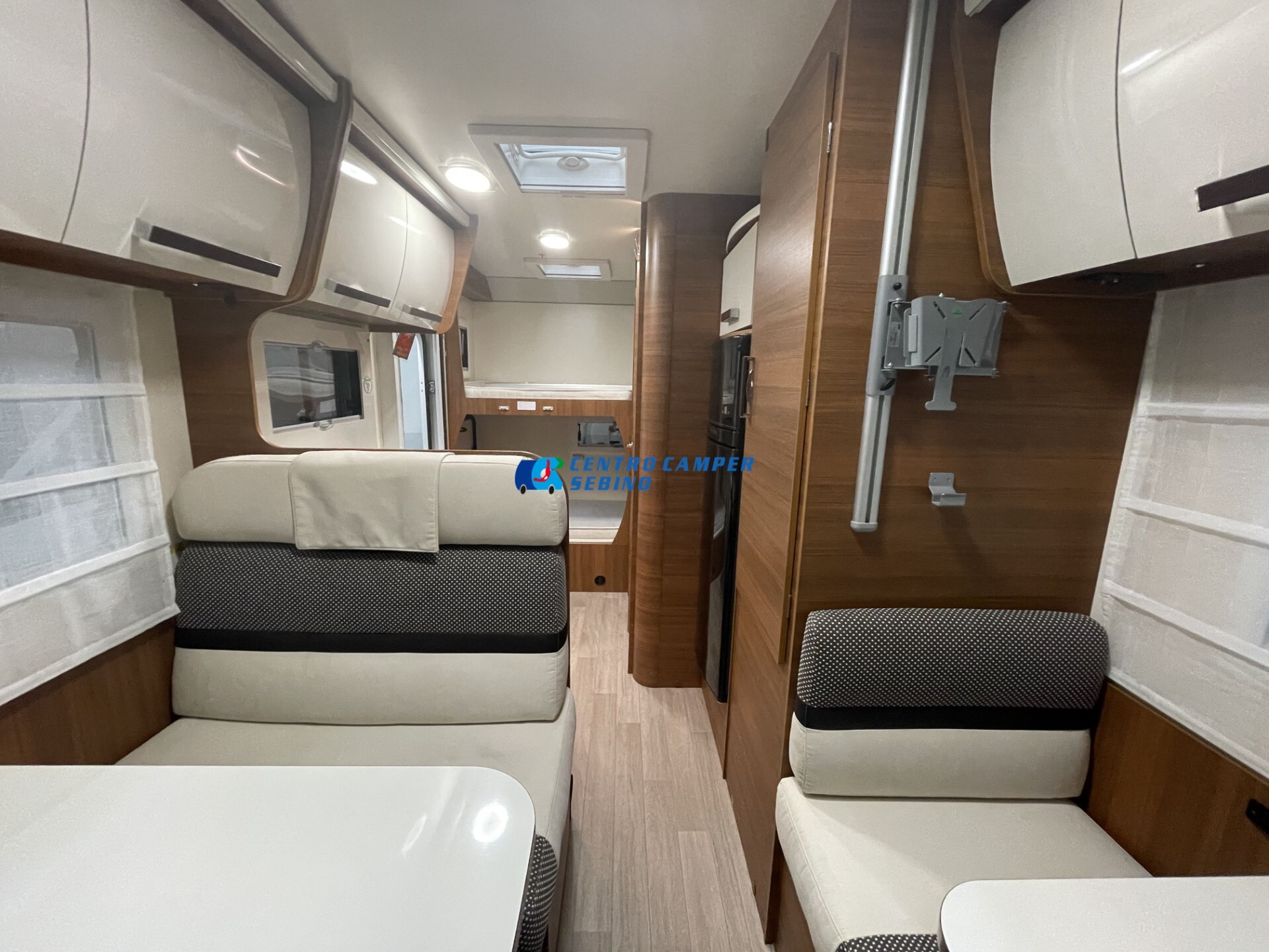 Elnagh Baron 22 camper mansardato 7 posti letto 7 