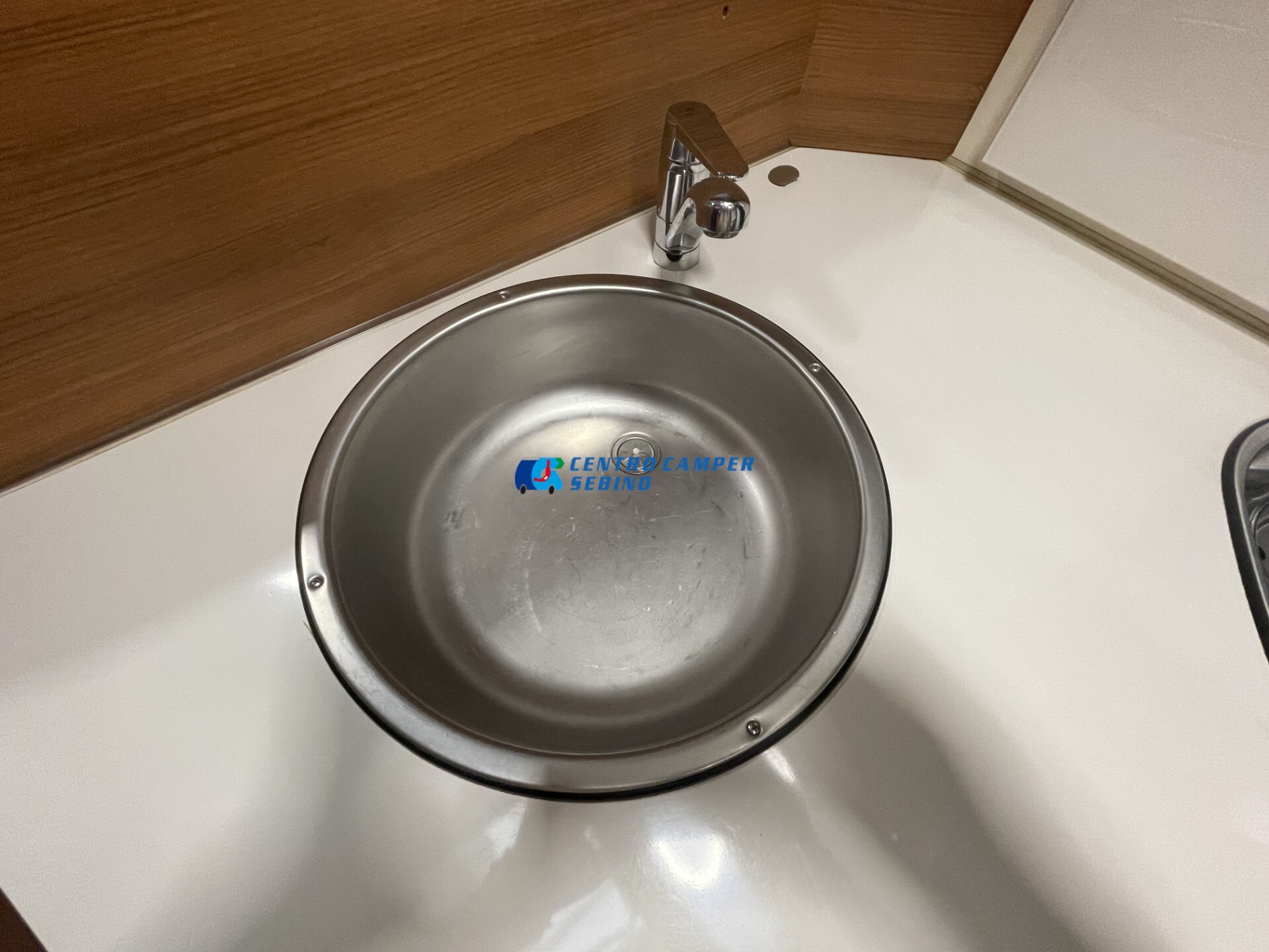 Elnagh Baron 22 camper mansardato 7 posti letto 7 