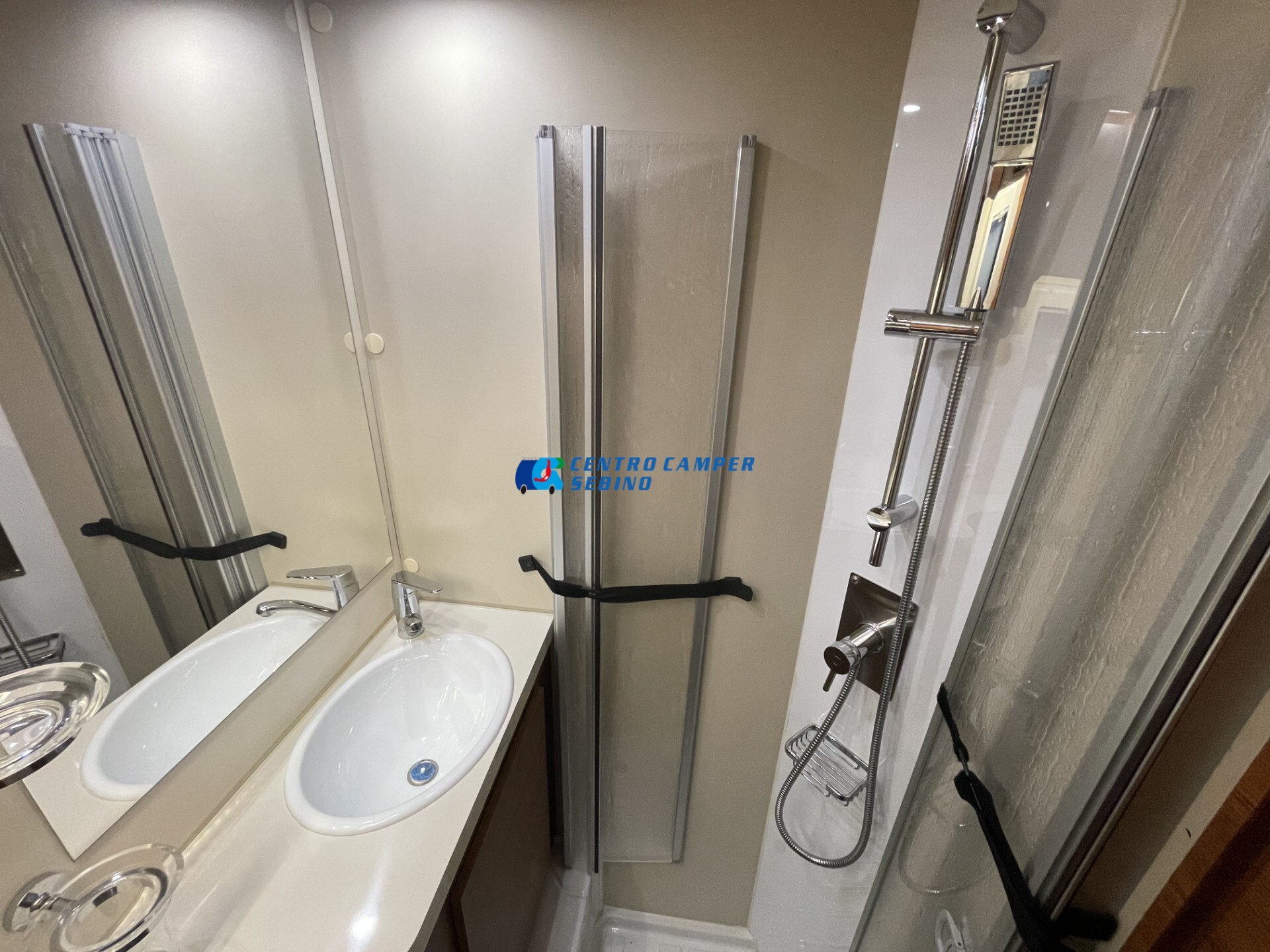 Elnagh Baron 22 camper mansardato 7 posti letto 7 