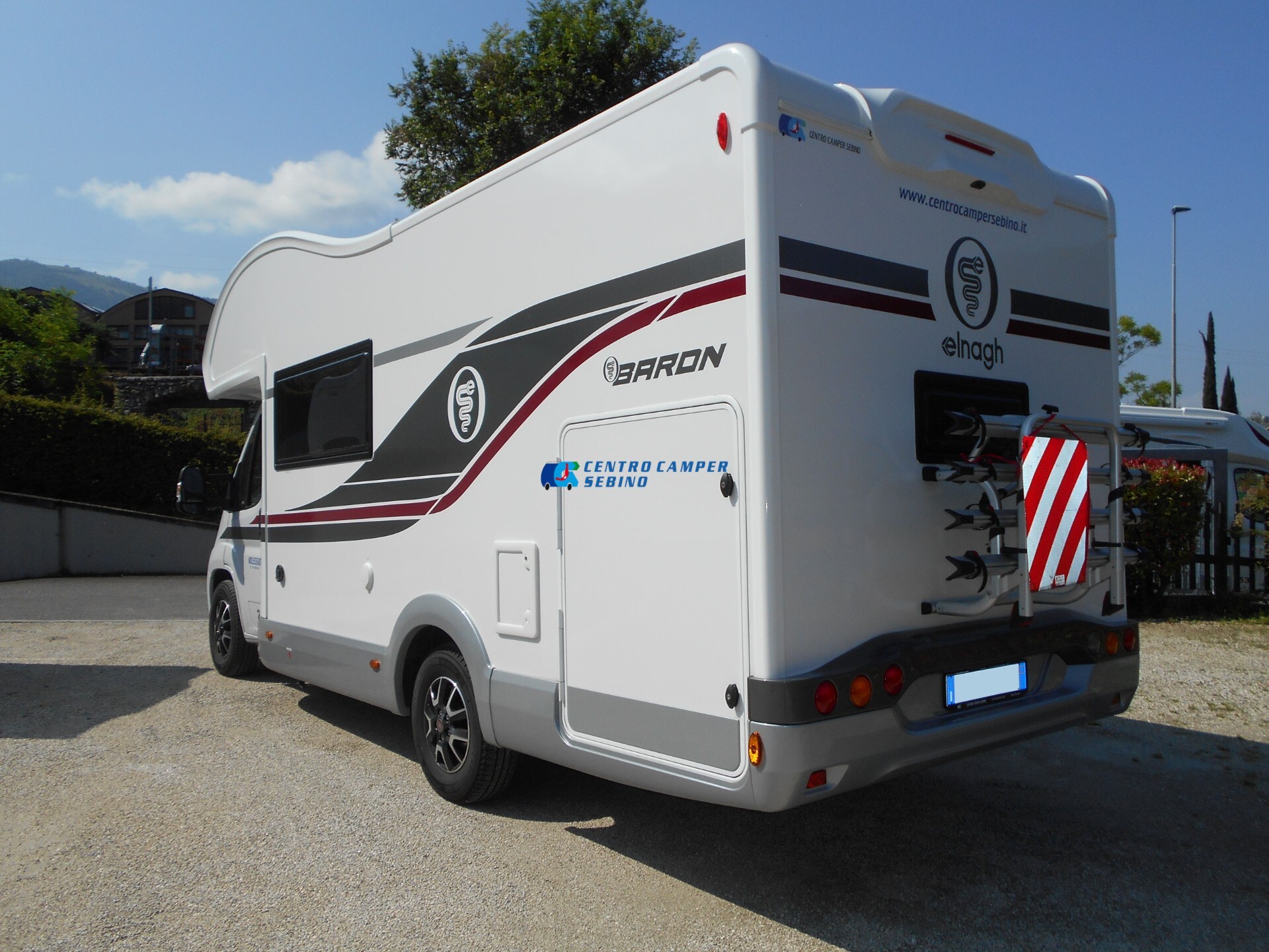 Elnagh Baron 20 camper mansardato 8 posti letto e 