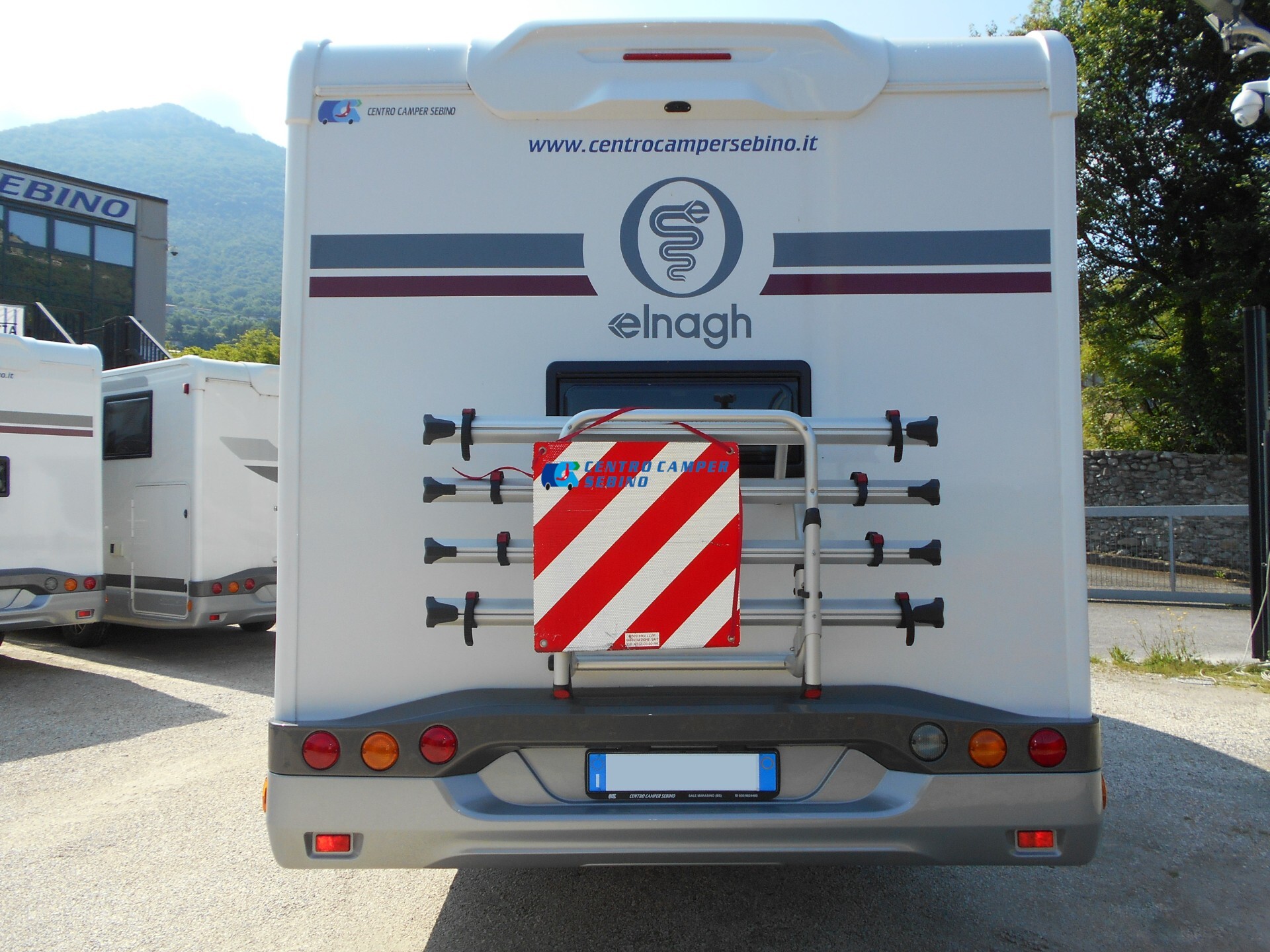 Elnagh Baron 20 camper mansardato 8 posti letto e 