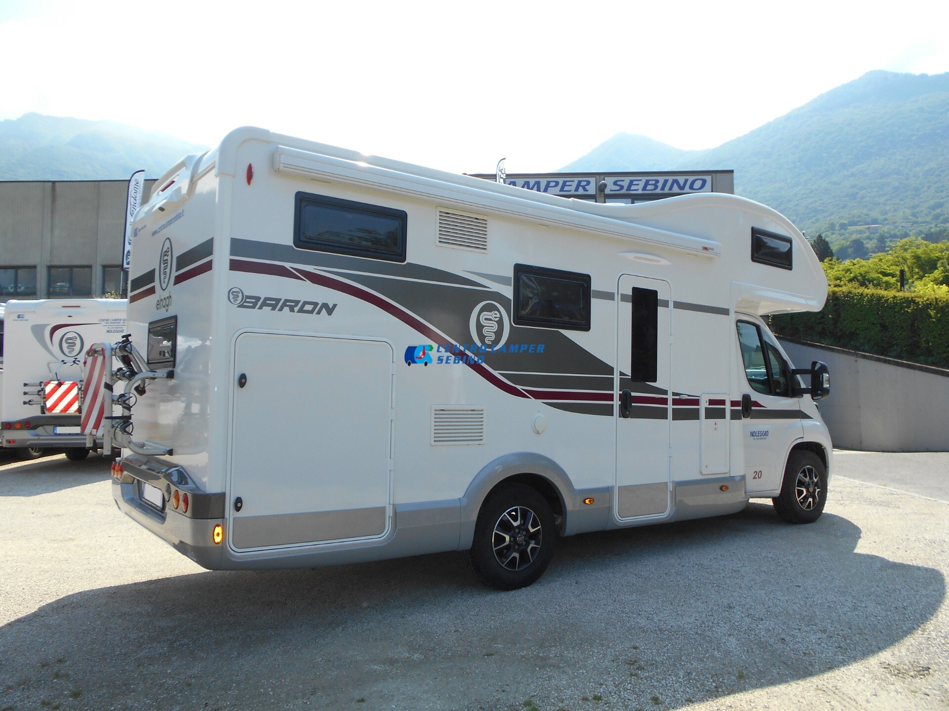 Elnagh Baron 20 camper mansardato 8 posti letto e 