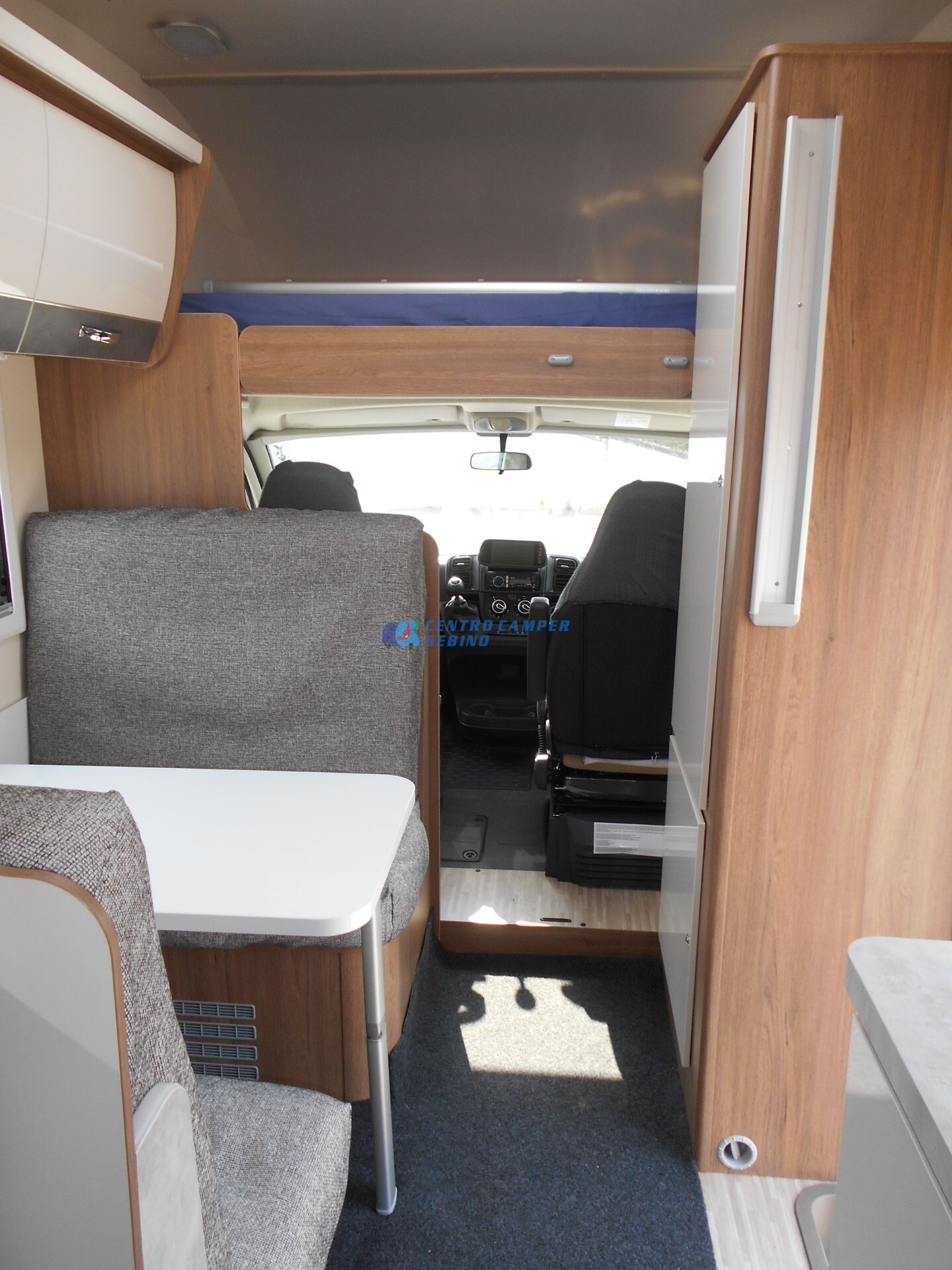 Elnagh Baron 20 camper mansardato 8 posti letto e 