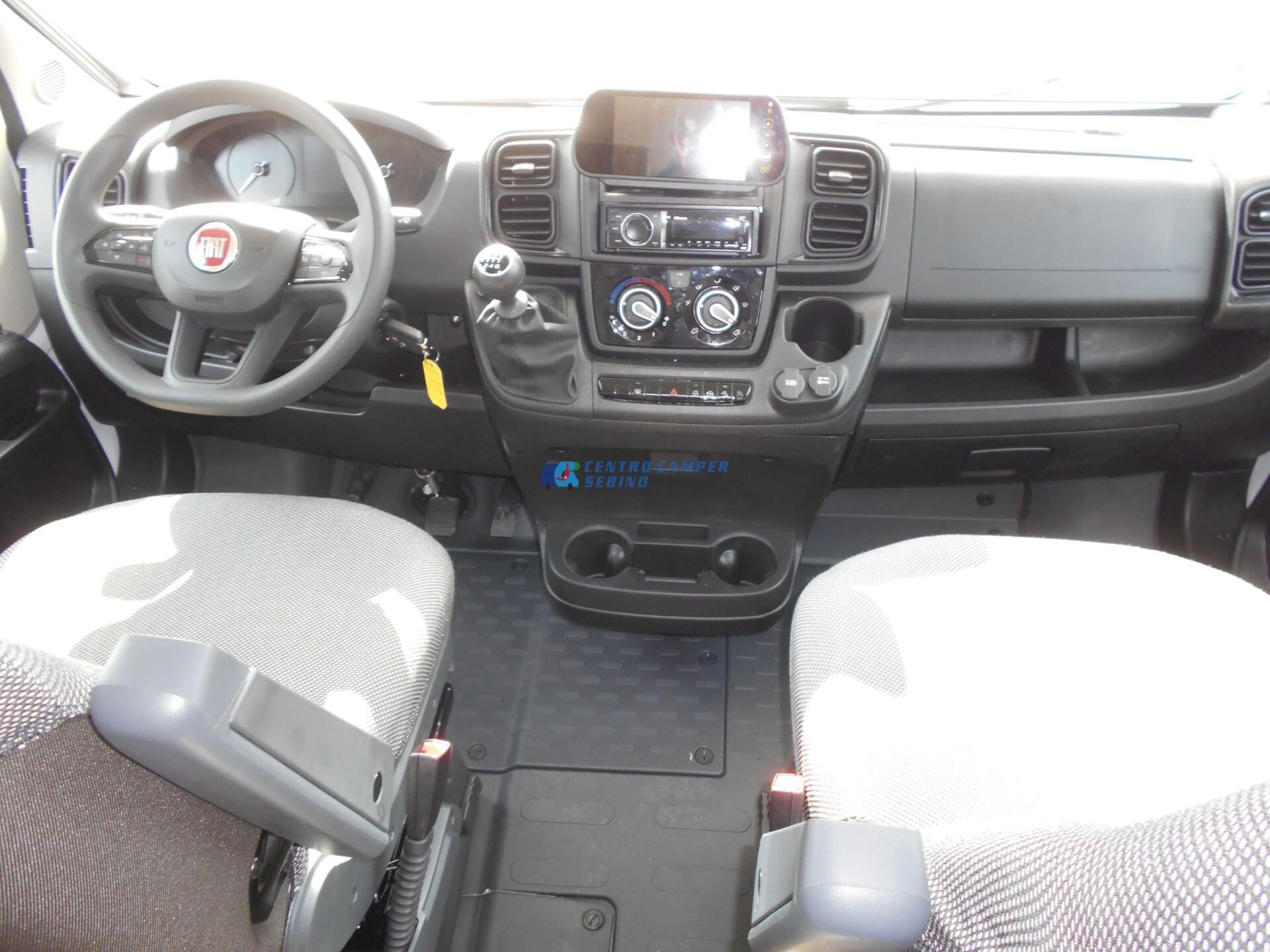 Elnagh Baron 20 camper mansardato 8 posti letto e 