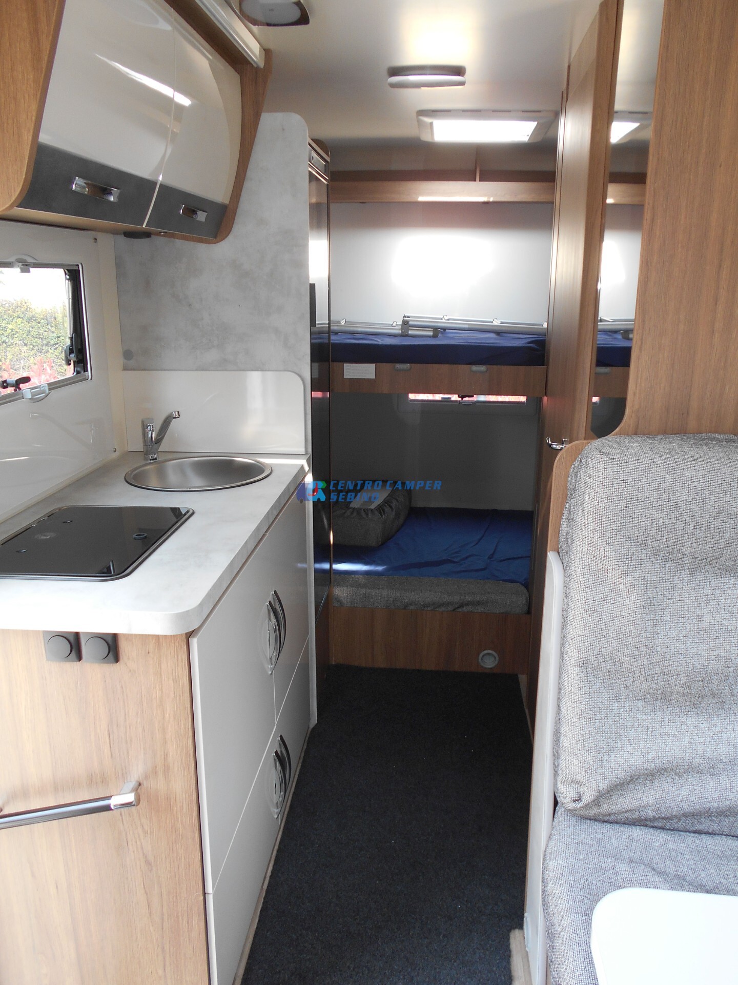 Elnagh Baron 20 camper mansardato 8 posti letto e 
