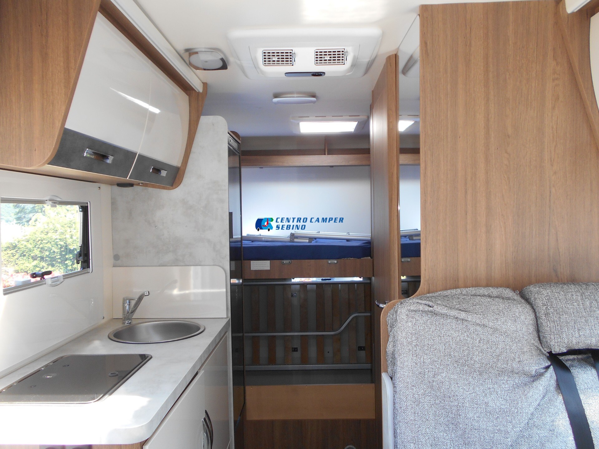 Elnagh Baron 20 camper mansardato 8 posti letto e 