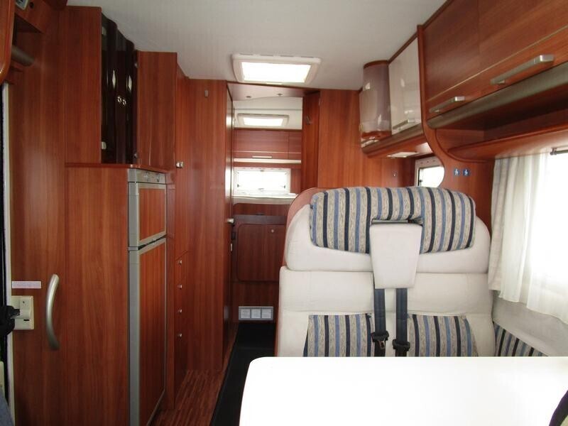 Laika X710 R con garage Ducato 3.0 160cv del 2010