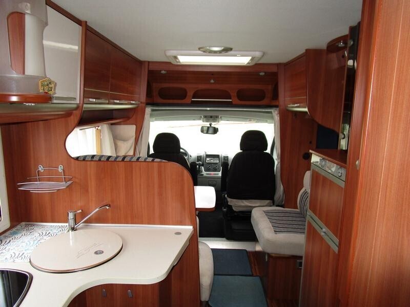 Laika X710 R con garage Ducato 3.0 160cv del 2010