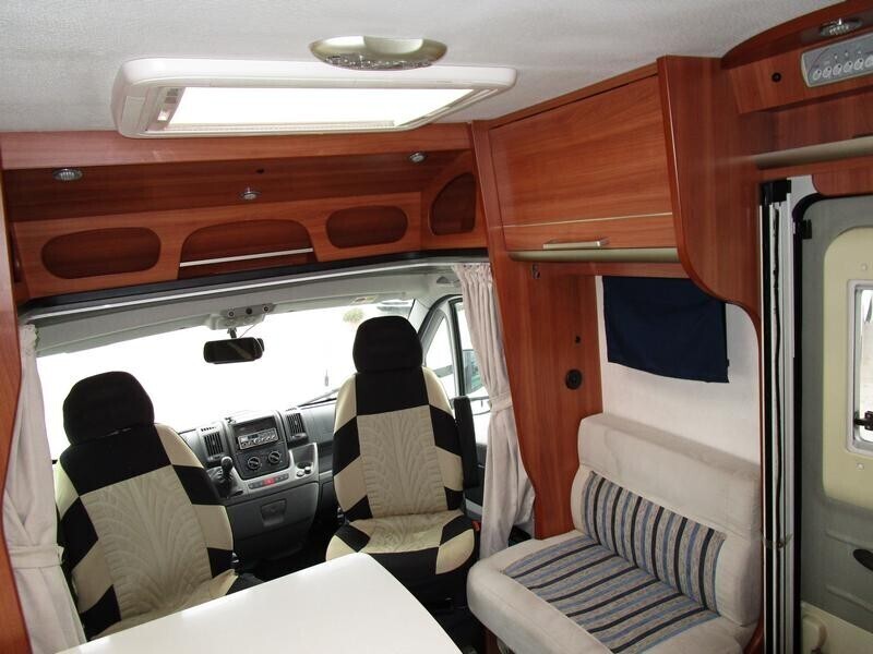 Laika X710 R con garage Ducato 3.0 160cv del 2010