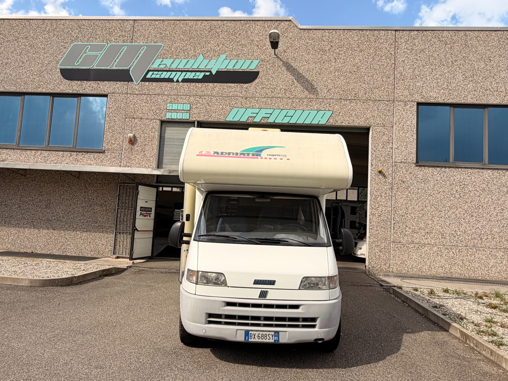 CAMPER MANSARDATO Adria 660 DP CON LETTO TRASVERSA