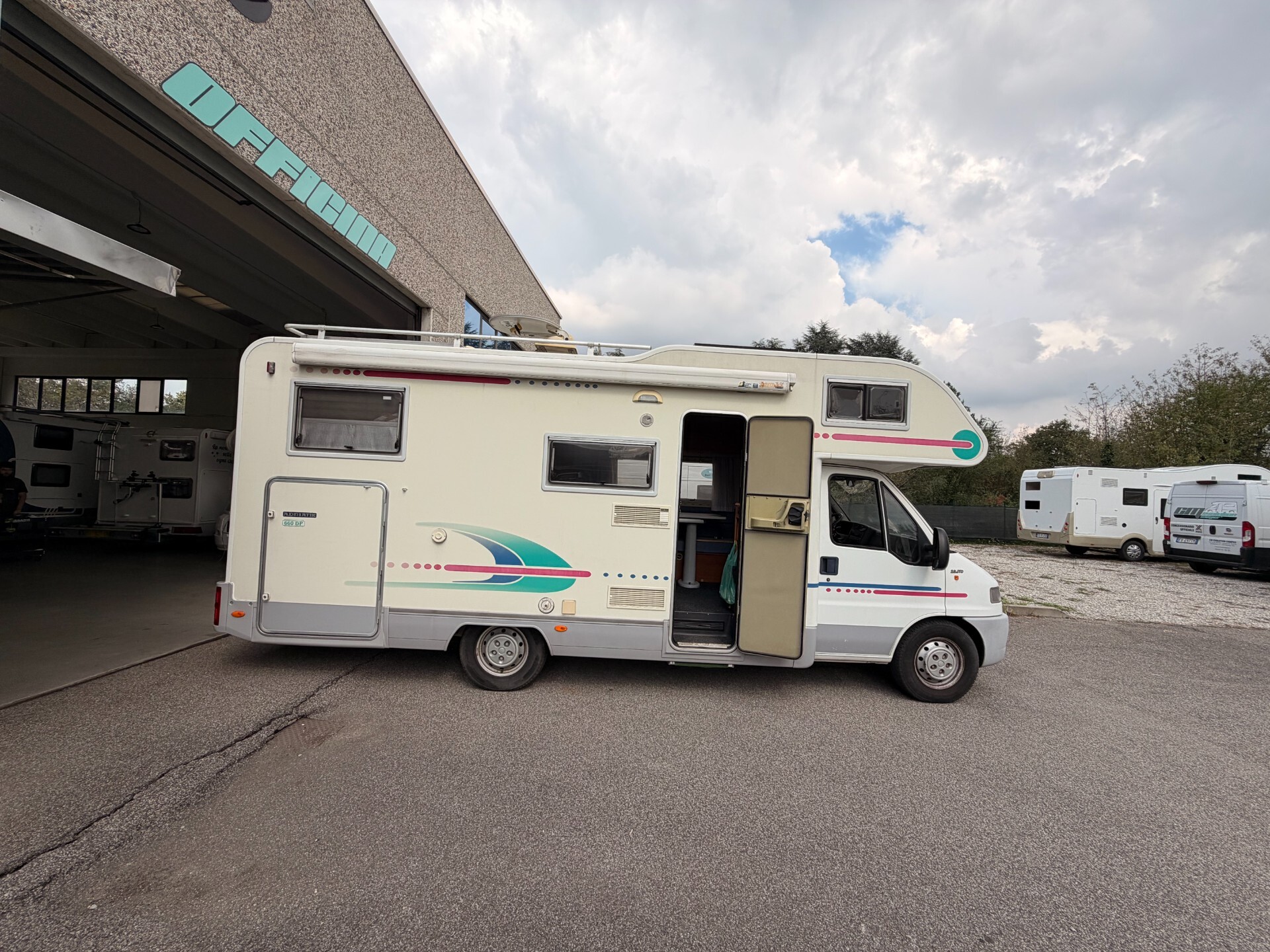 CAMPER MANSARDATO Adria 660 DP CON LETTO TRASVERSA