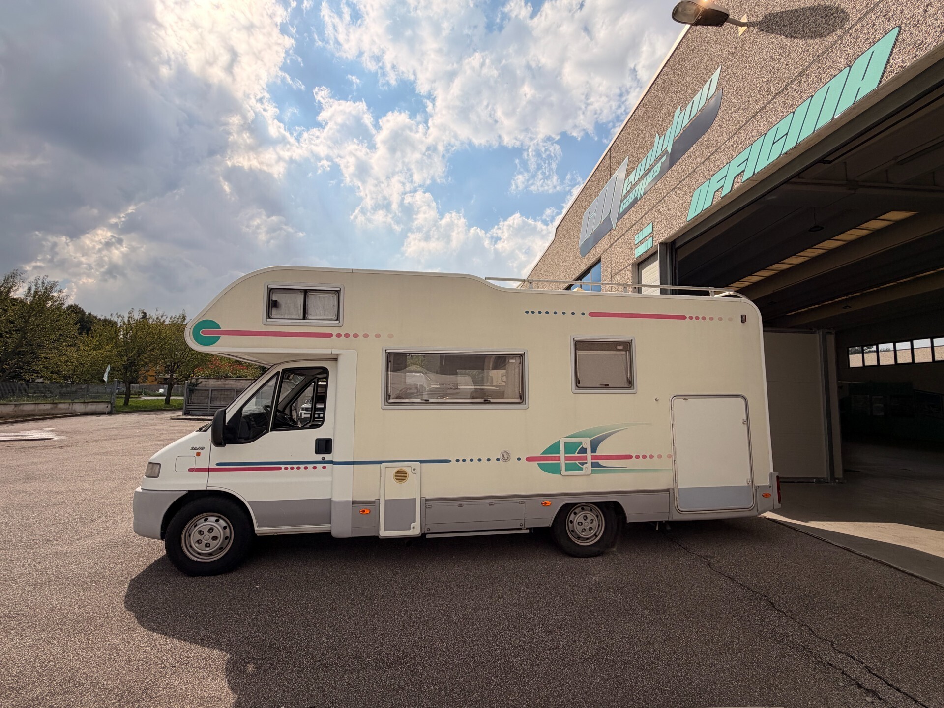 CAMPER MANSARDATO Adria 660 DP CON LETTO TRASVERSA