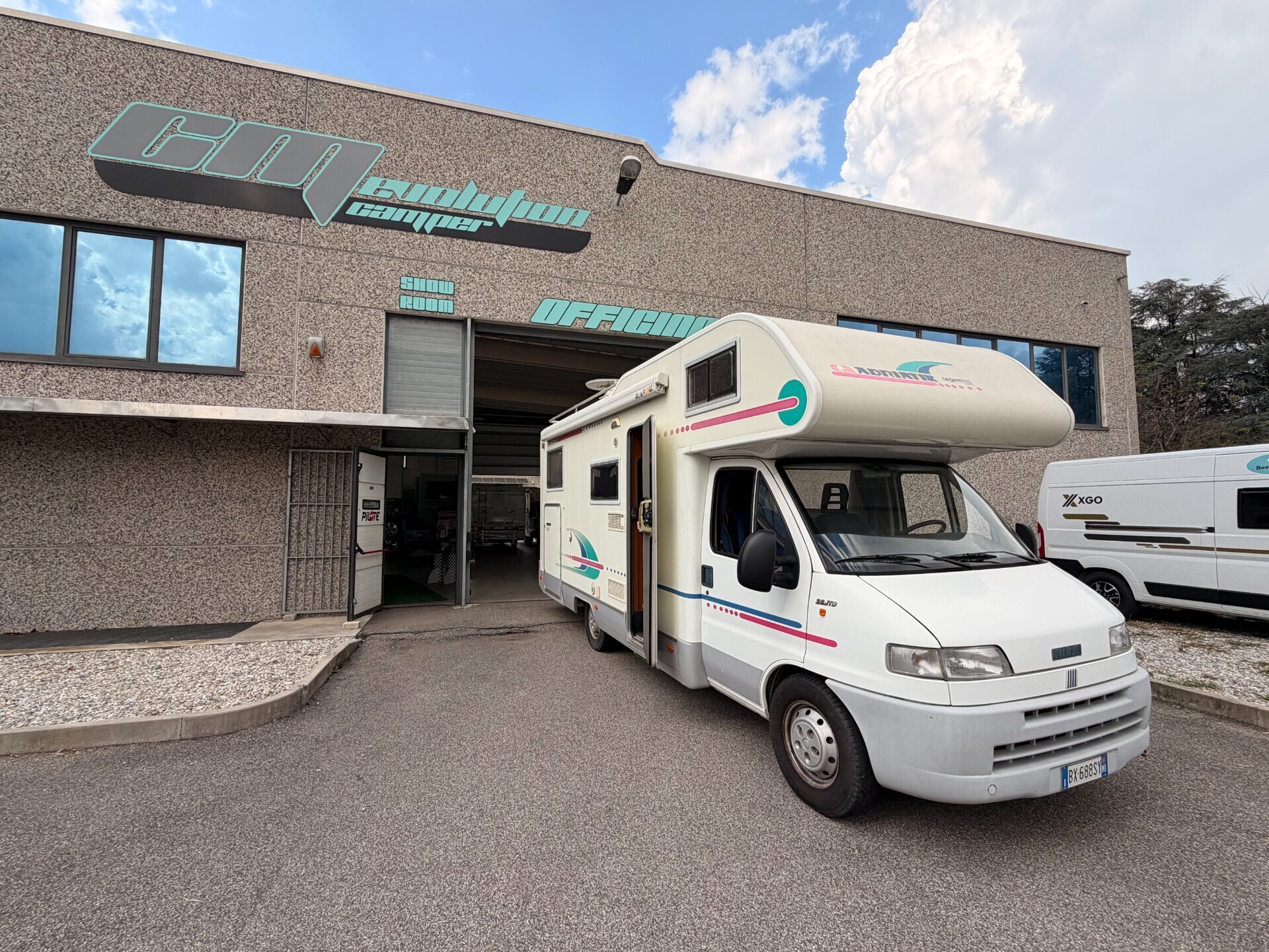 CAMPER MANSARDATO Adria 660 DP CON LETTO TRASVERSA