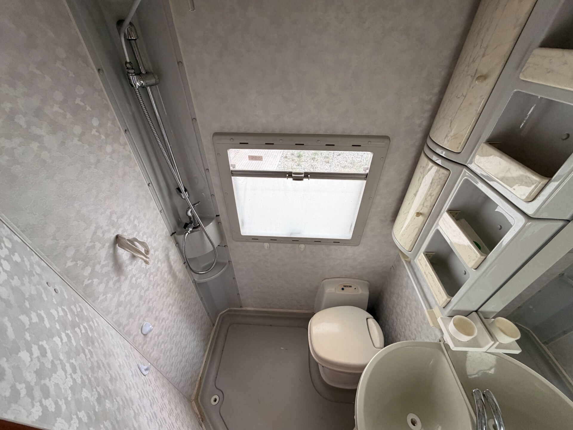 CAMPER MANSARDATO Adria 660 DP CON LETTO TRASVERSA