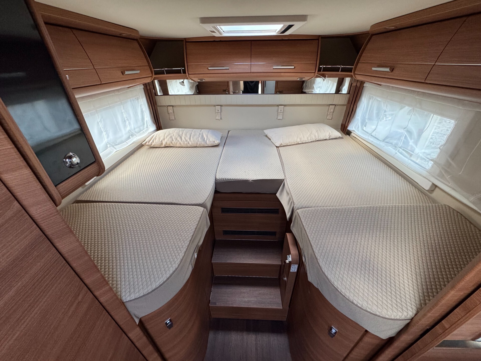 MOTORHOME Carthago C LINE I 5.9 XL LE CON LETTI GE