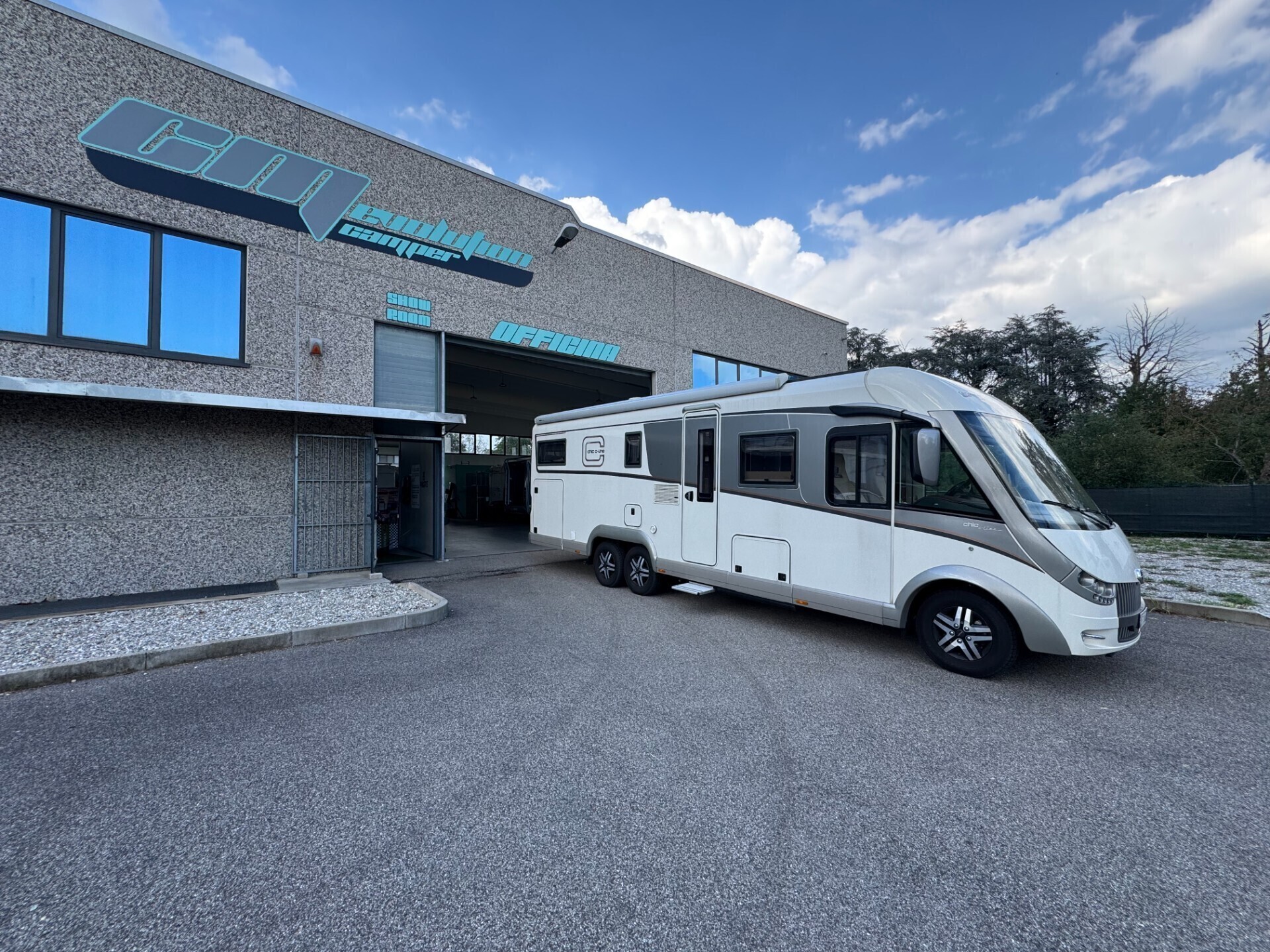 MOTORHOME Carthago C LINE I 5.9 XL LE CON LETTI GE
