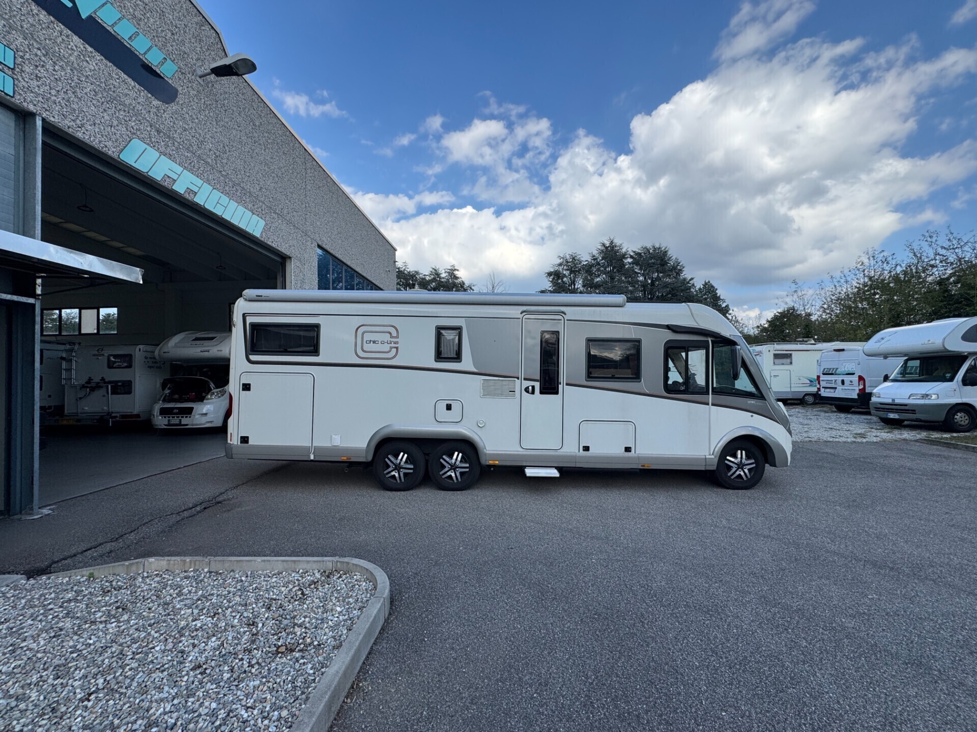 MOTORHOME Carthago C LINE I 5.9 XL LE CON LETTI GE