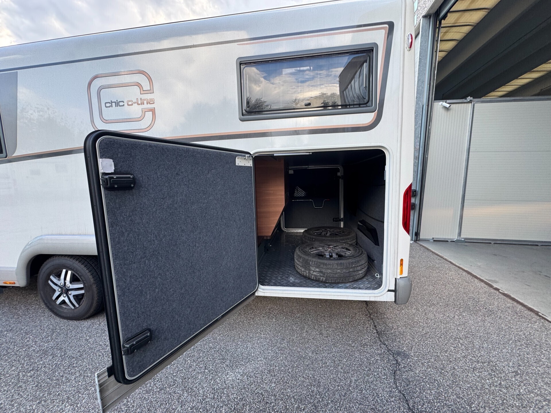 MOTORHOME Carthago C LINE I 5.9 XL LE CON LETTI GE