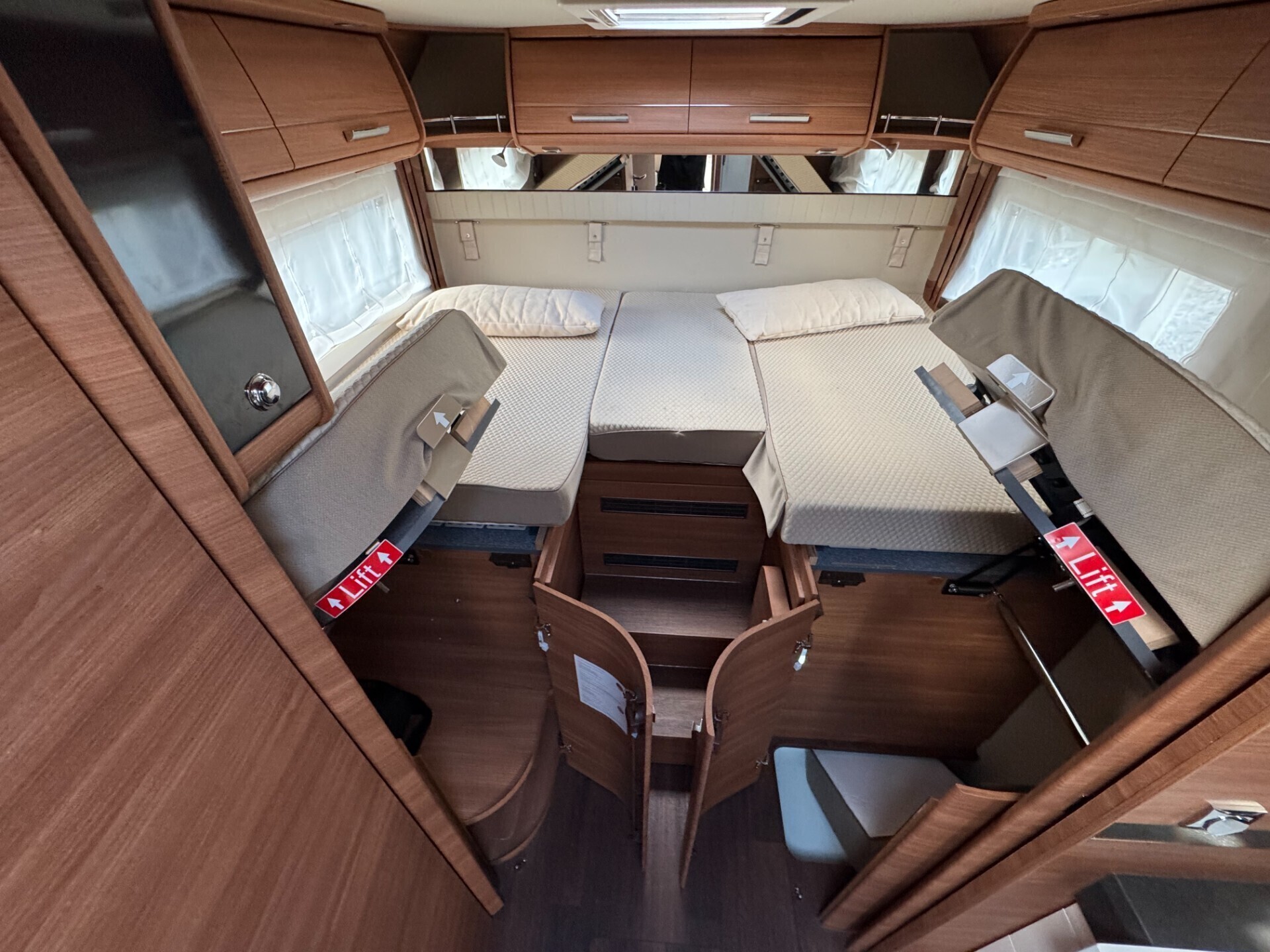 MOTORHOME Carthago C LINE I 5.9 XL LE CON LETTI GE