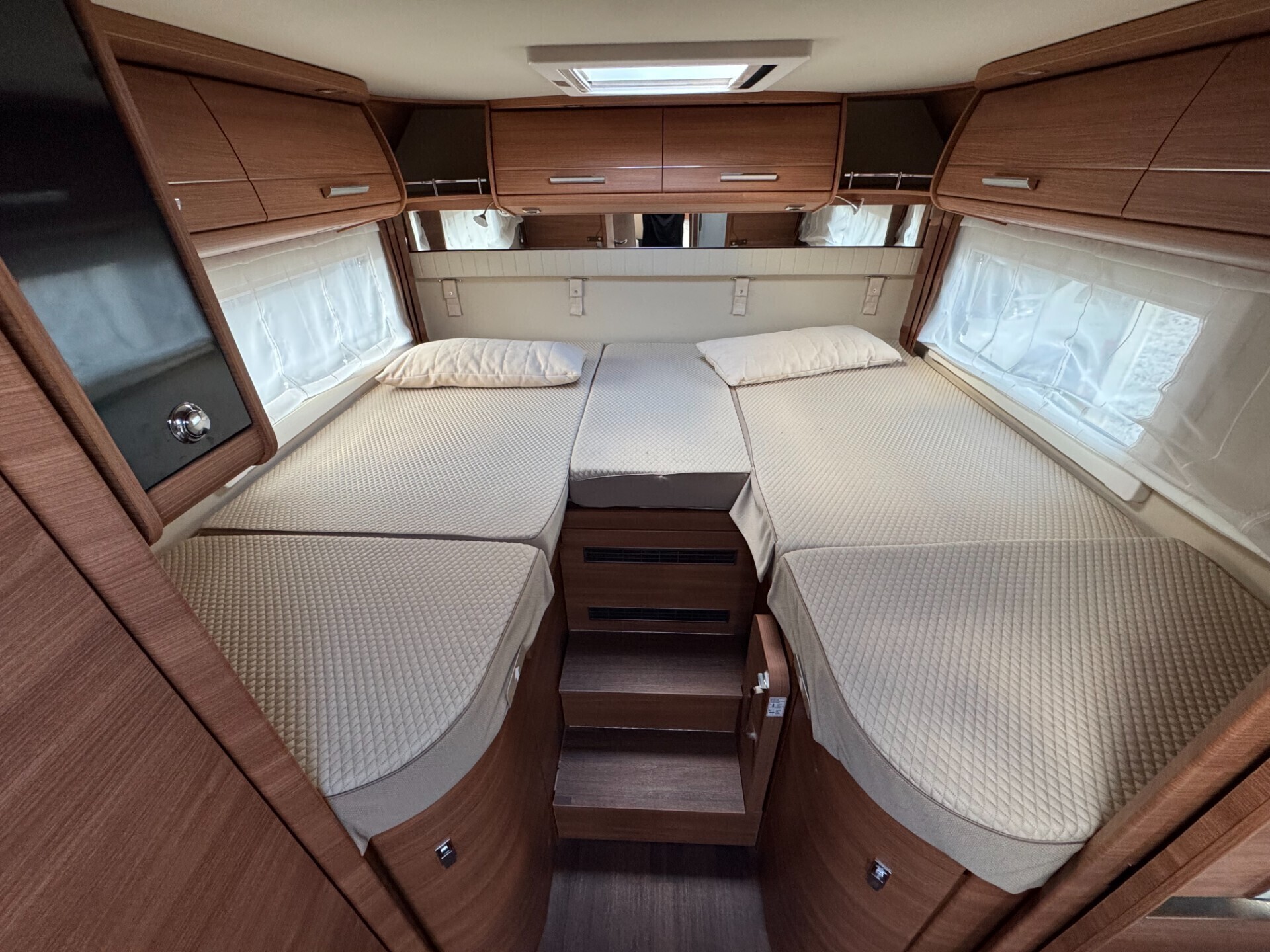 MOTORHOME Carthago C LINE I 5.9 XL LE CON LETTI GE